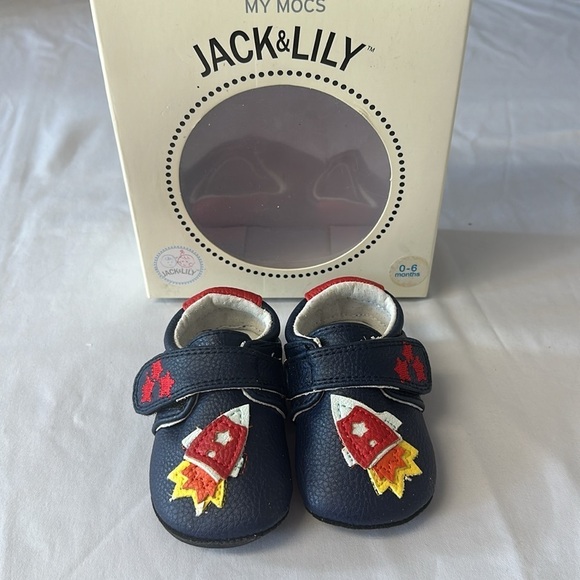 Jack & Lily - NWT Crib Shoes/Walker shoes. Size 0-6  months - Picture 2 of 5